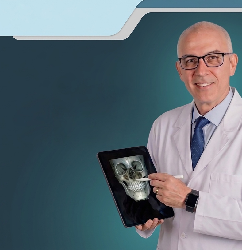 Dr. Diego Tatis mostrando un modelo digital odontológico